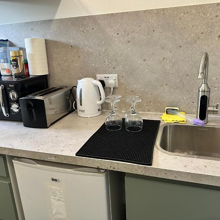 Modern Flat In Central Egham By Windsor Castle, Staines-Upon-Thames And Heathrow Airport Exteriér fotografie