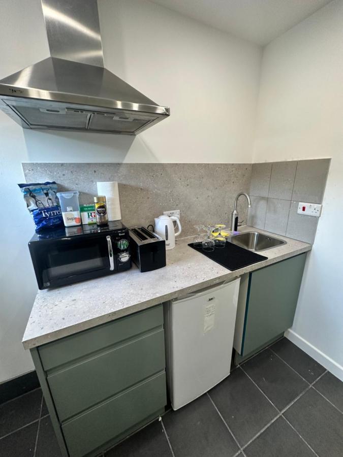 Modern Flat In Central Egham By Windsor Castle, Staines-Upon-Thames And Heathrow Airport Exteriér fotografie
