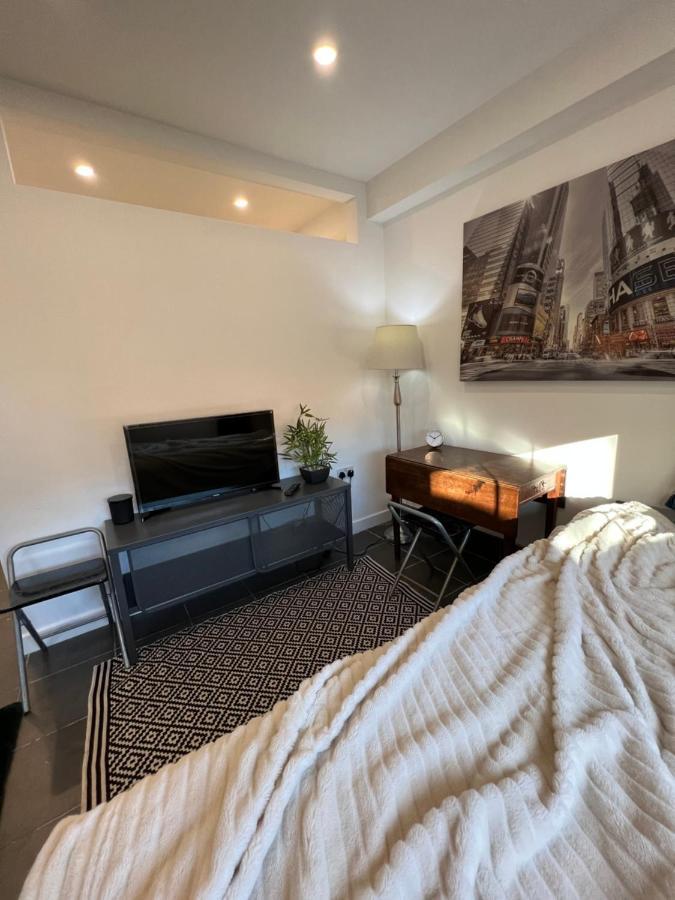 Modern Flat In Central Egham By Windsor Castle, Staines-Upon-Thames And Heathrow Airport Exteriér fotografie