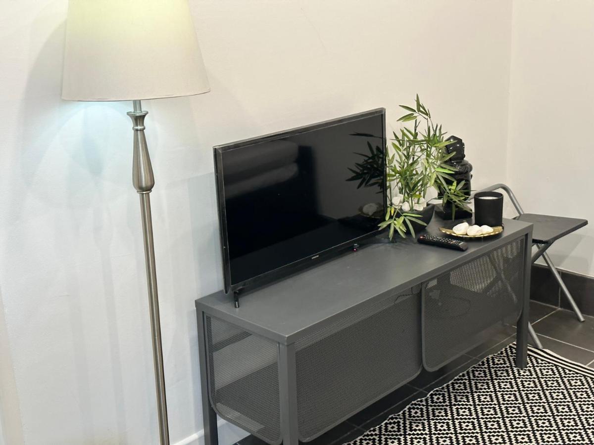 Modern Flat In Central Egham By Windsor Castle, Staines-Upon-Thames And Heathrow Airport Exteriér fotografie