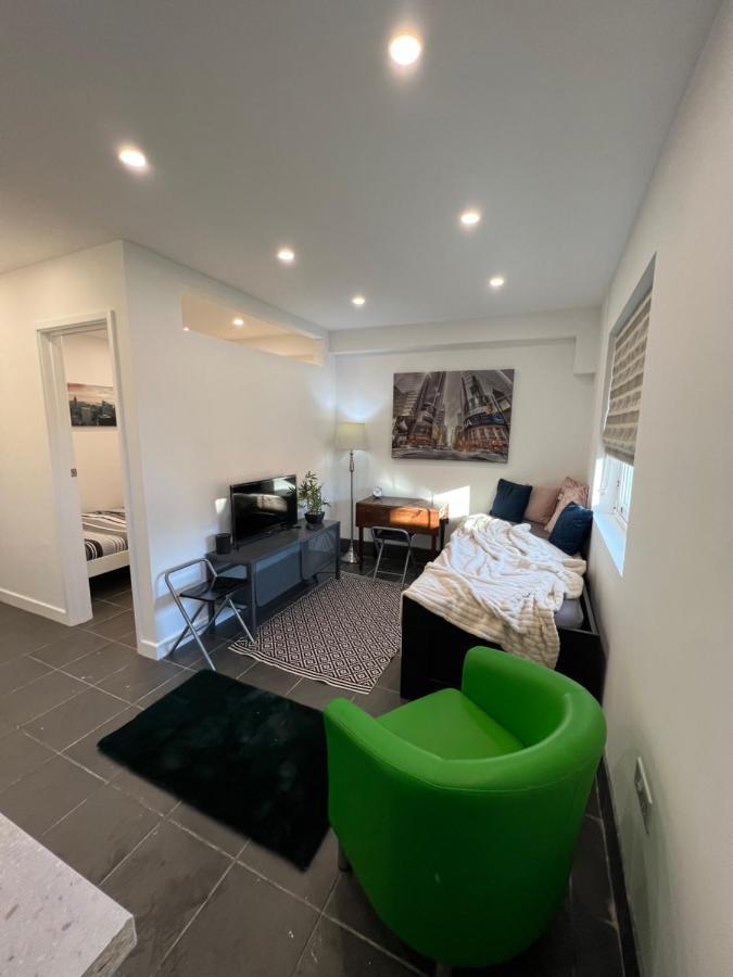 Modern Flat In Central Egham By Windsor Castle, Staines-Upon-Thames And Heathrow Airport Exteriér fotografie