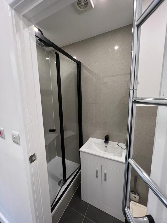 Modern Flat In Central Egham By Windsor Castle, Staines-Upon-Thames And Heathrow Airport Exteriér fotografie
