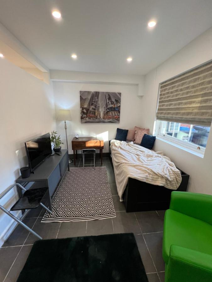 Modern Flat In Central Egham By Windsor Castle, Staines-Upon-Thames And Heathrow Airport Exteriér fotografie